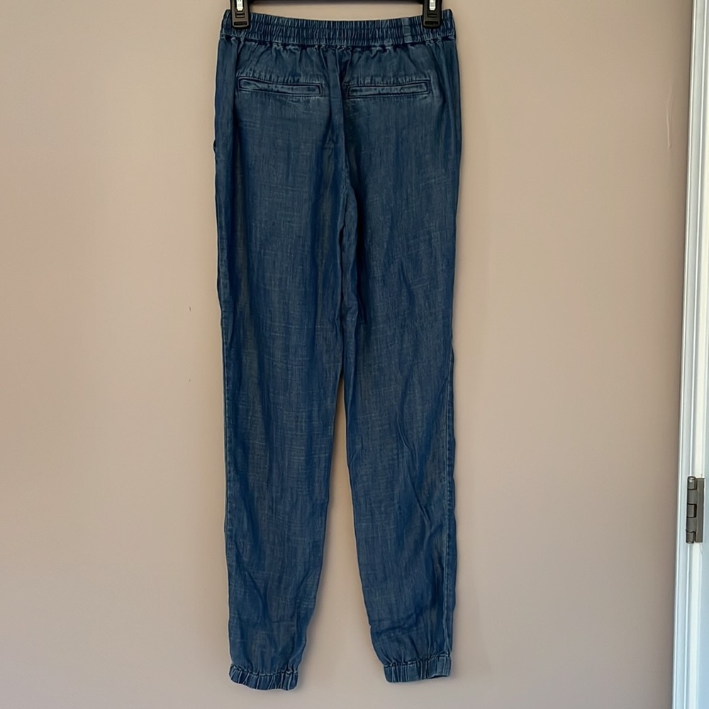 Jogger - Picture 3 of 10